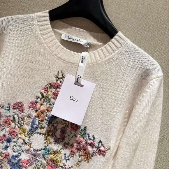 Dior White Cashmere Knit with Multicolor Dior Star Motif Embroidered Sweater - Picture 6 of 11